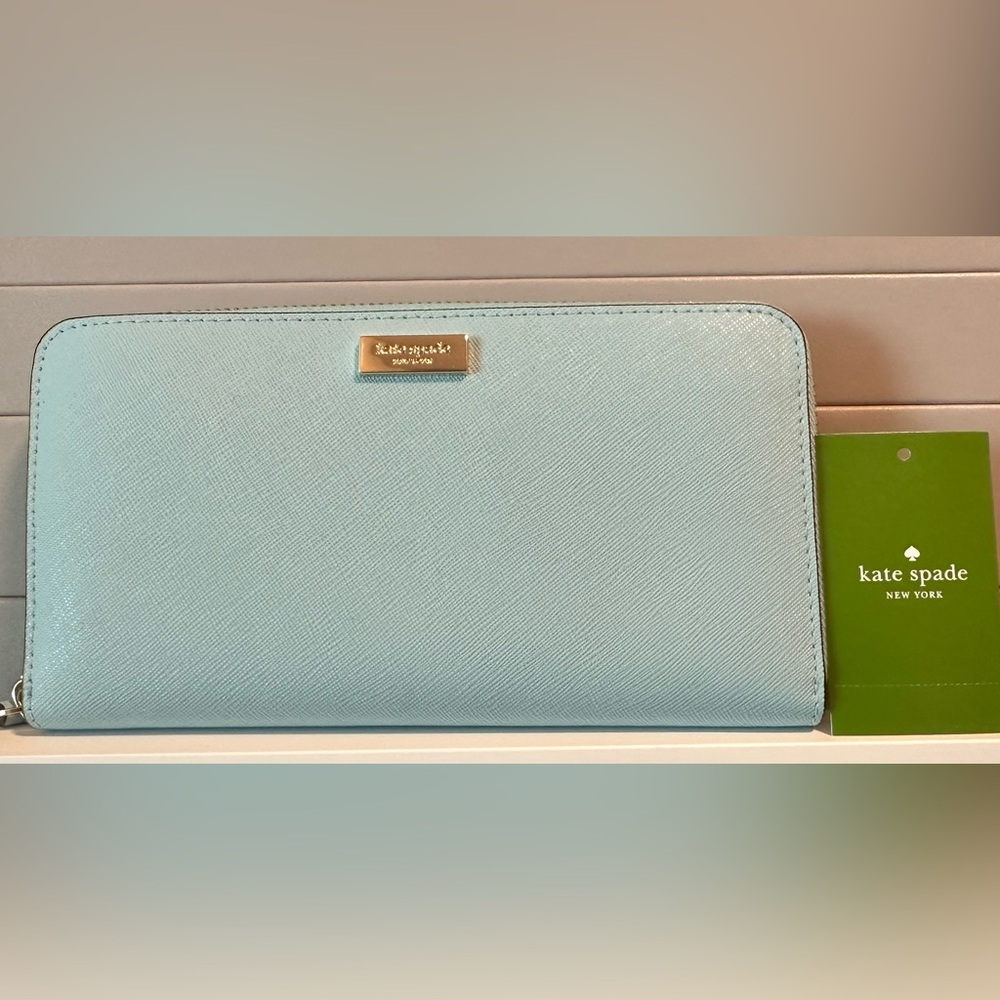 Kate Spade Zippie Wallet.